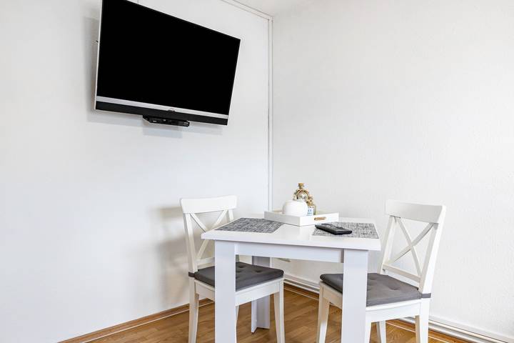 Ganze Wohnung, Apartment „Small Holiday 5 Monteurs“ mit Gemeinschaftsgarten und Wlan in Weddingstedt, Heide und Umgebung
