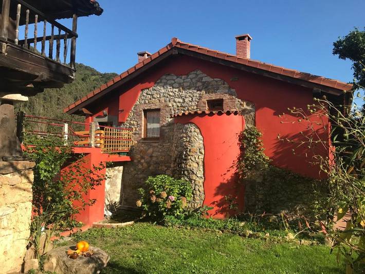 Apartamento para 4 personas, con Balcón y Terraza además de Jardín y Vistas en Belmonte de Miranda