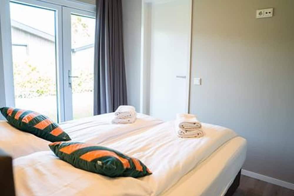 Chalet by Park Pond in the Netherlands in Veldhoven, North Brabant