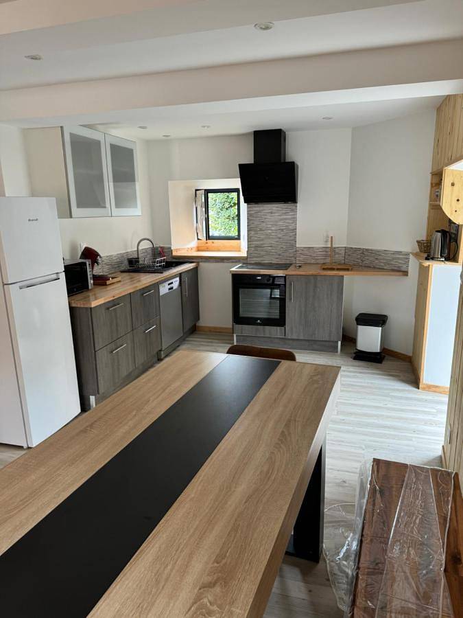 Three-Bedroom House in Mercus-Garrabet, Ariège