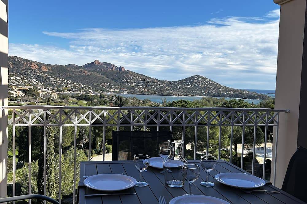 Ganze Wohnung, Magnifique Studio Terrasse vue mer Idéal Climatisation in Le Dramont, Saint-Raphaël