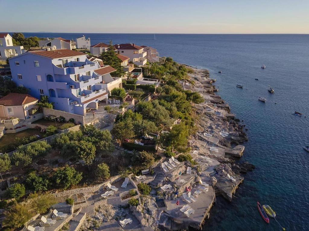 Ganze Wohnung, 2-Zimmer-Ferienwohnung am Strand Razanj, Rogoznica A-22076-c in Razanj, Šibenik-Knin