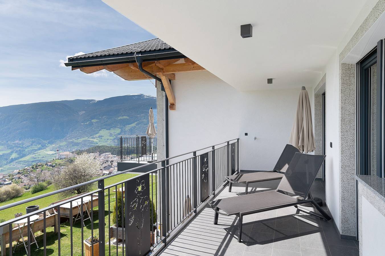 Appartamento intero, Appartamento vacanze 'Platiederhof Apt Unterpulg' con vista sulle montagne in Ceves - Tschöfas, Laion