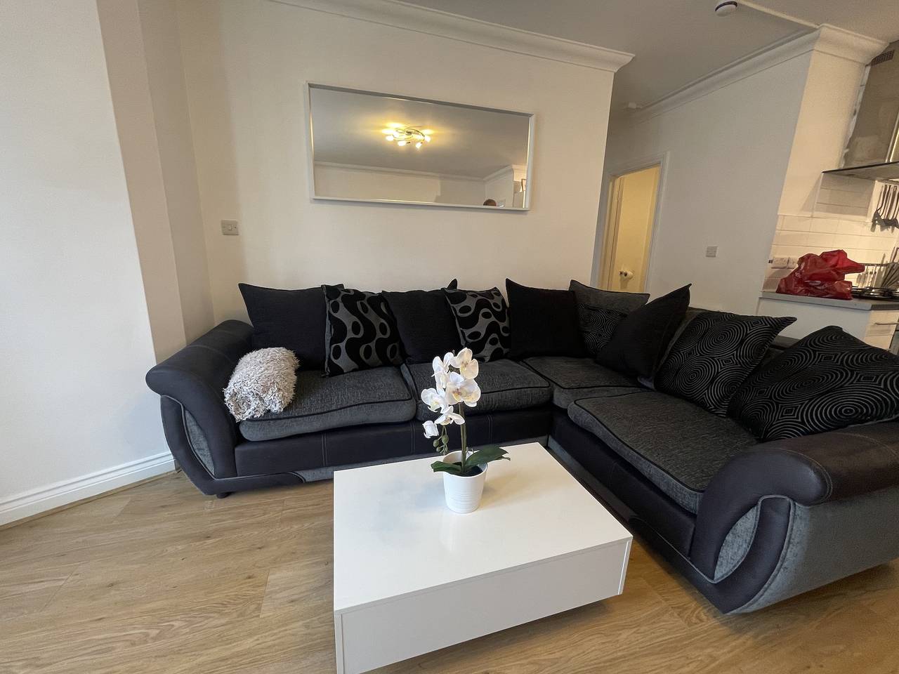 Entire vacation apartment, Newcourt Heights Sleeps 4 with Balcony in Torquay, Torbay