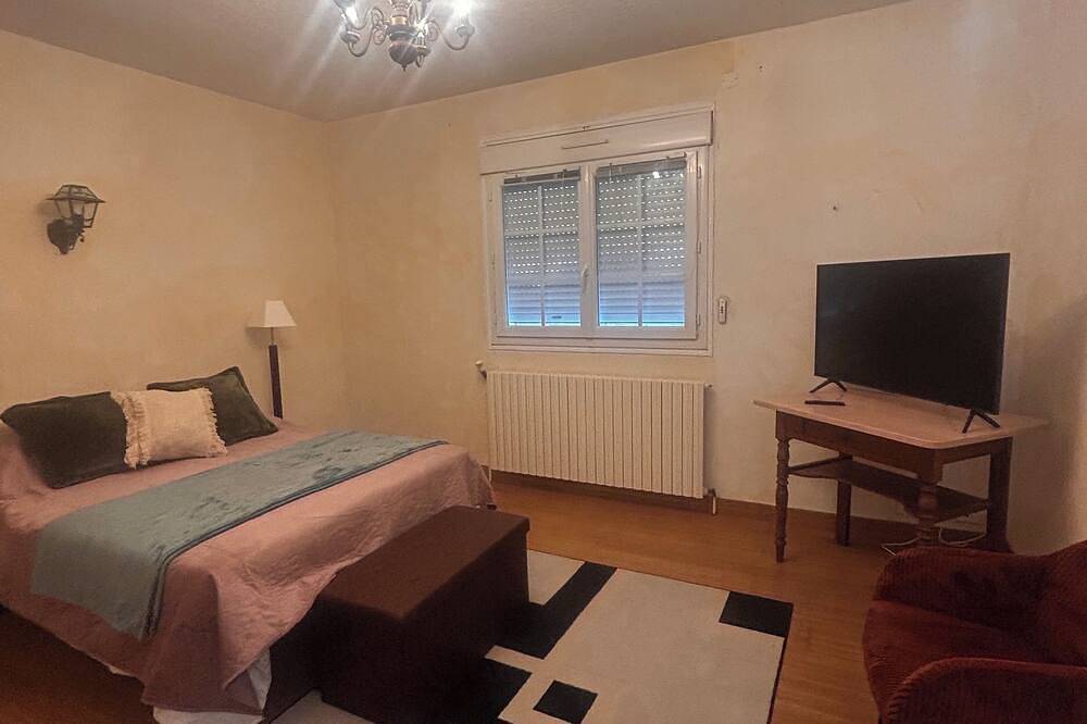 Spacious house for families and groups in Amilly, Montargis region