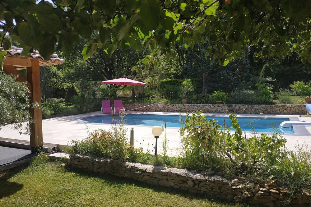 Tres Belle Villa Avec Piscine 10X4M Grand Terrain Paysage, Superbe Cuisine D'Ete in Meyrargues, Région d'Aix-en-Provence
