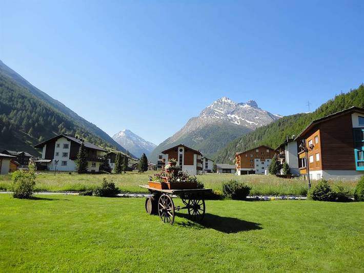 Ferienwohnung für 2 Personen, mit Balkon und Terrasse sowie Garten und Ausblick in Saas-Grund - 3