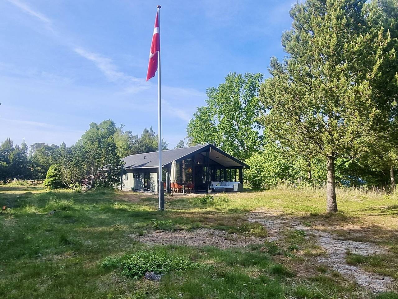 Ferienhaus mit drei Terrassen, großer Fensterfront und Strandnähe in Kaarst, Rhein-Kreis Neuss