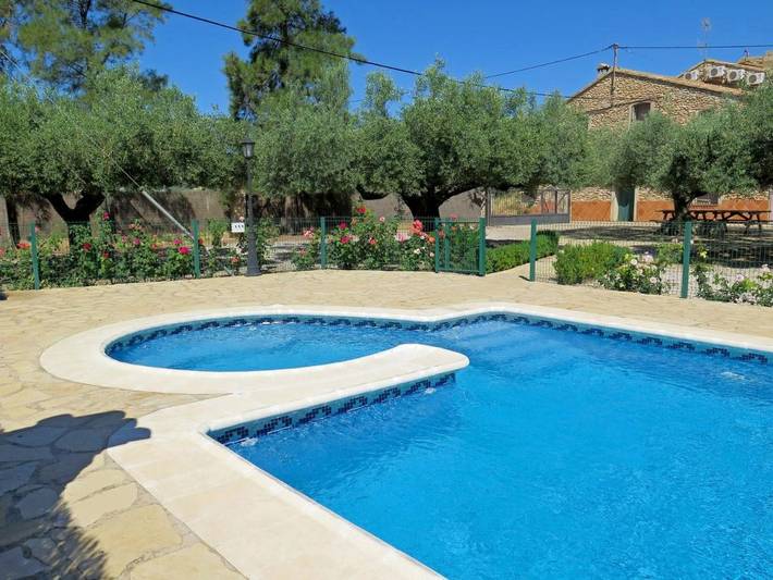 Casa rural para 10 personas, con vistas además de piscina y jardín en Vall d'Alba