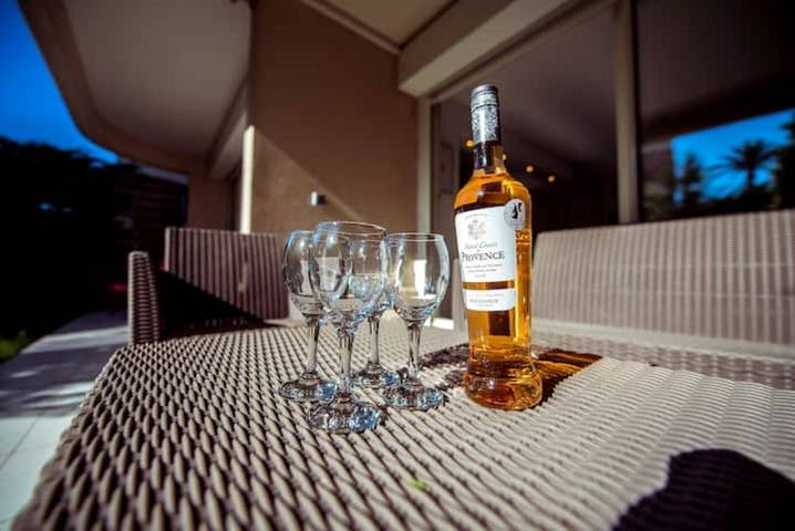 Gîte pour 4 personnes, avec jardin et terrasse à Antibes - 3