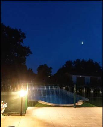 Gîte pour 2 personnes, avec jardin ainsi que vue et piscine à Montendre - 3