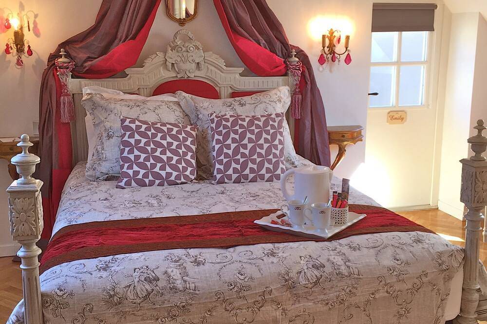 Chambre Emily: Maison Elincourt B&B/ Chambres d'Hôtes et Spa + pdj + Spa in Élincourt-Sainte-Marguerite, Oise