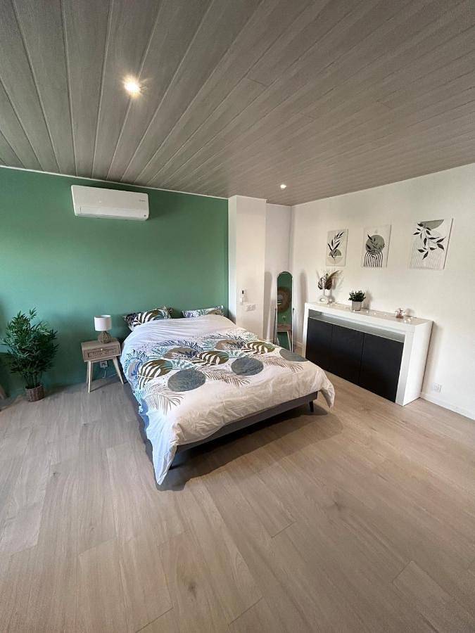 Appartement entier, One-Bedroom Apartment in Cournon-d'Auvergne, Région de Clermont-Ferrand