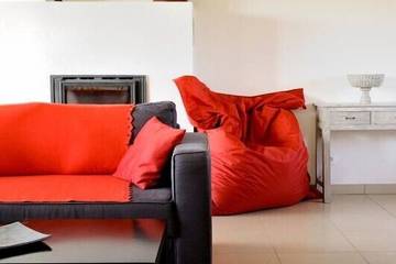 Gîte pour 4 personnes, avec piscine ainsi que jardin et balcon à Conques-sur-Orbiel