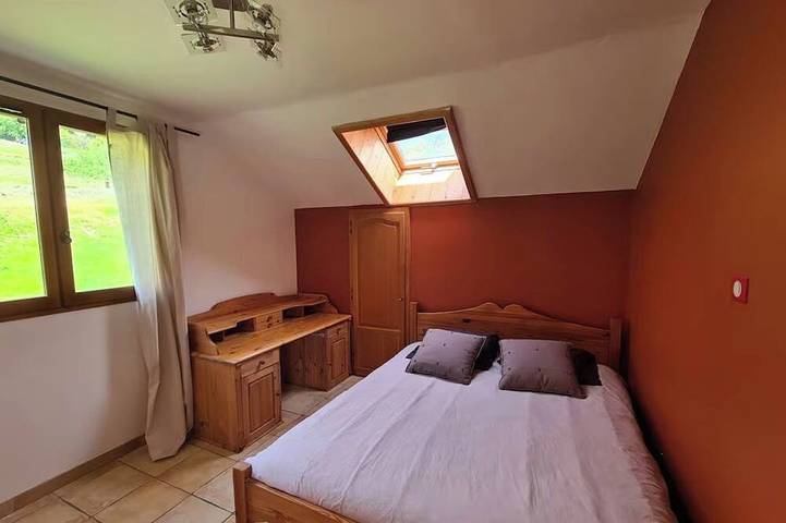 A charming house in the heart of the Alps, nestled between the lake and the mountains in Ugine, Albertville region