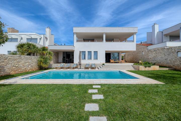 Villa für 8 Personen, mit Garten und Balkon sowie Pool in Vodnjan