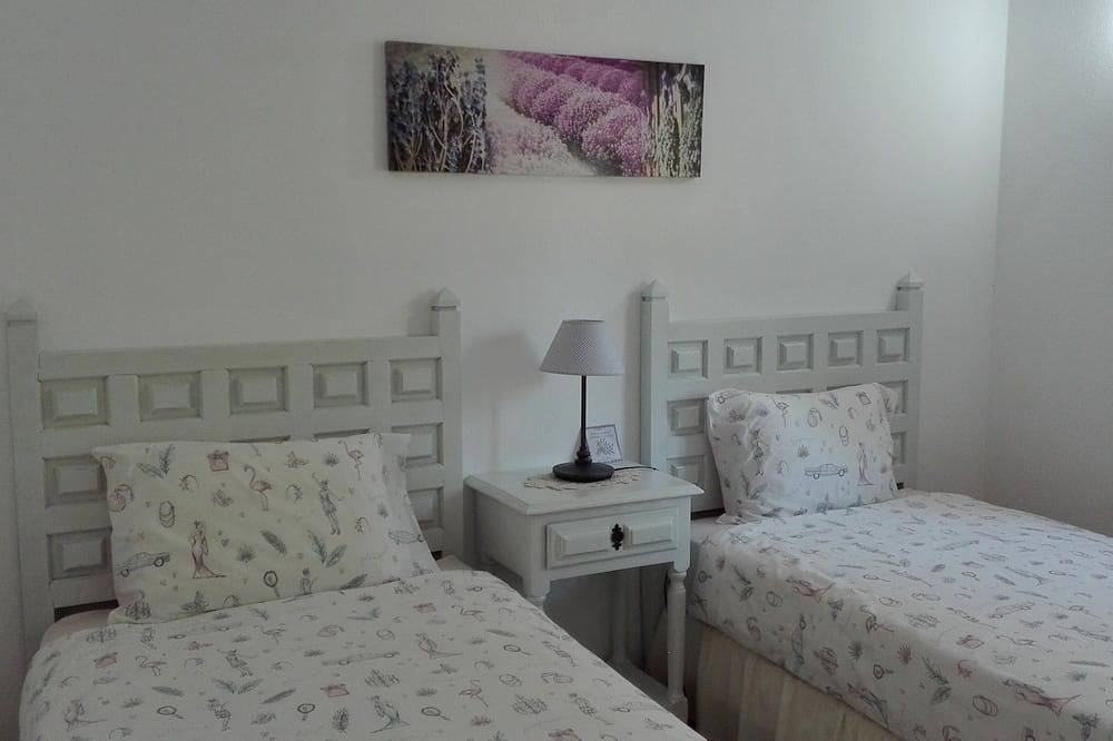 Casa / villa / chalet - Bordeira, Quinta das Raposeiras - Faro in Santa Bárbara de Nexe, Faro (Portugal)