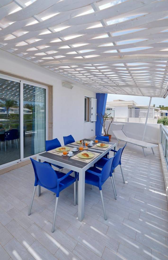 Apartamento entero, Grecale, casa vacanze con veranda a 100 mt dal mare in Dolcevita Beach, Ragusa (Sicilia)