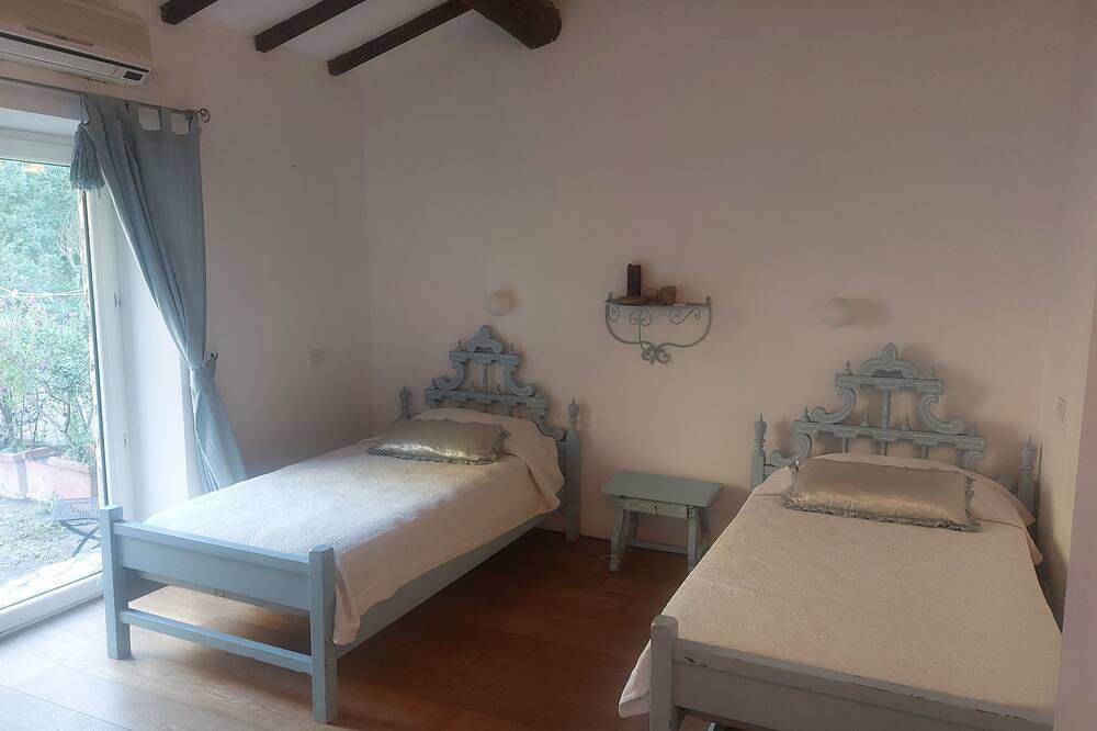 Luxury villa with beachfront pool in Ansedonia, Orbetello
