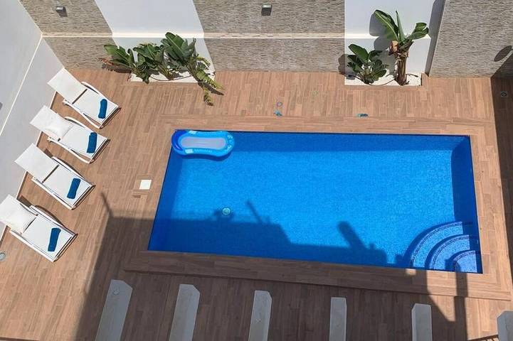 Cheap villa for 10 people, with balcony in Ibiza