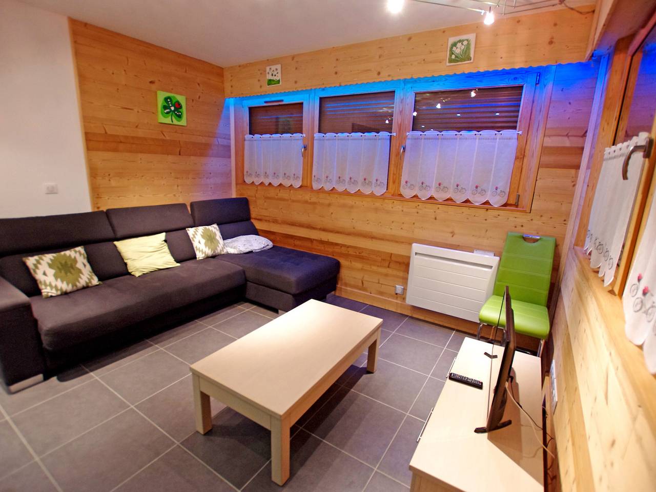 Entire apartment, Champagny-en-Vanoise: Modern 2-Bedroom Apartment for 6, Close to Village Center and Ski Lift in Champagny-en-Vanoise, Vanoise National Park