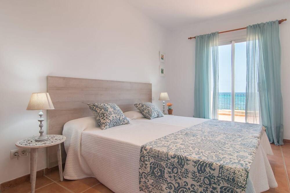 Amazing home in Port Verd with private swimming pool, can be inside or outside in Port Nou, Son Servera
