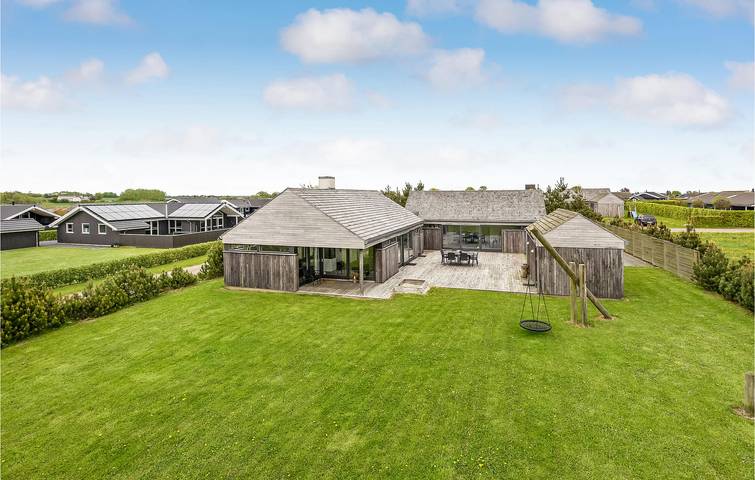 Ferienhaus für 8 Personen, mit Terrasse und Whirlpool sowie Garten und Sauna in Flovt Strand