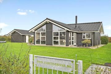 Ferienhaus für 8 Personen, mit Whirlpool und Terrasse sowie Sauna, mit Haustier in Flovt Strand