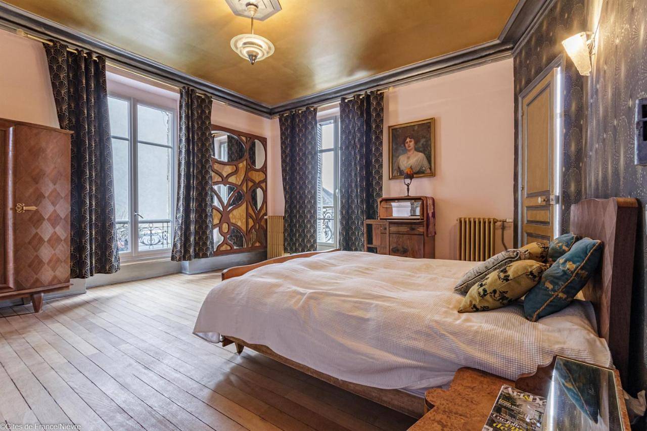 Double Room in Nevers, Nièvre