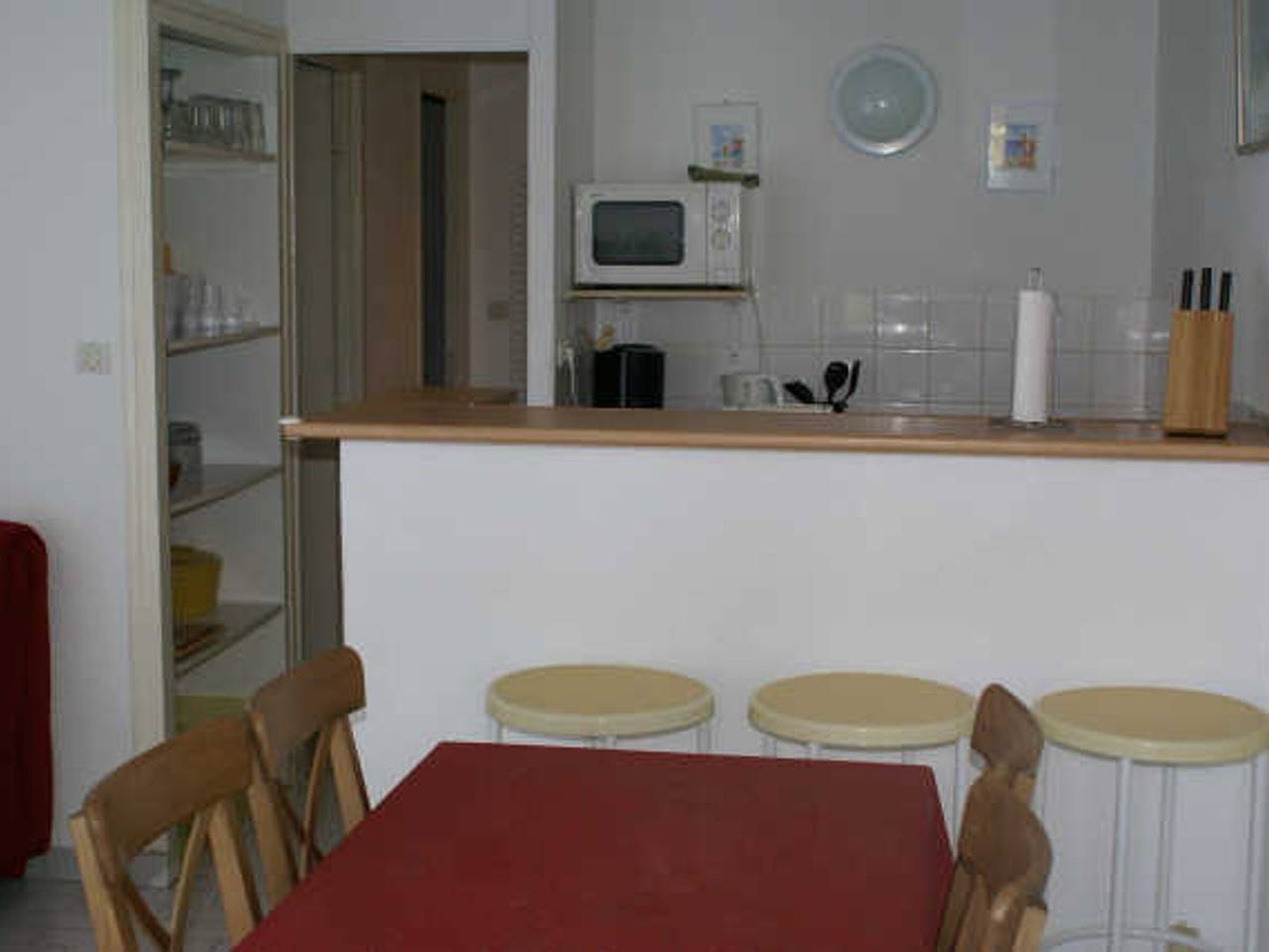 Entire apartment, Charming 6-Pers Apartment with Pool Access, A/C, Terrace, and Parking in Cap d'Agde, Agde