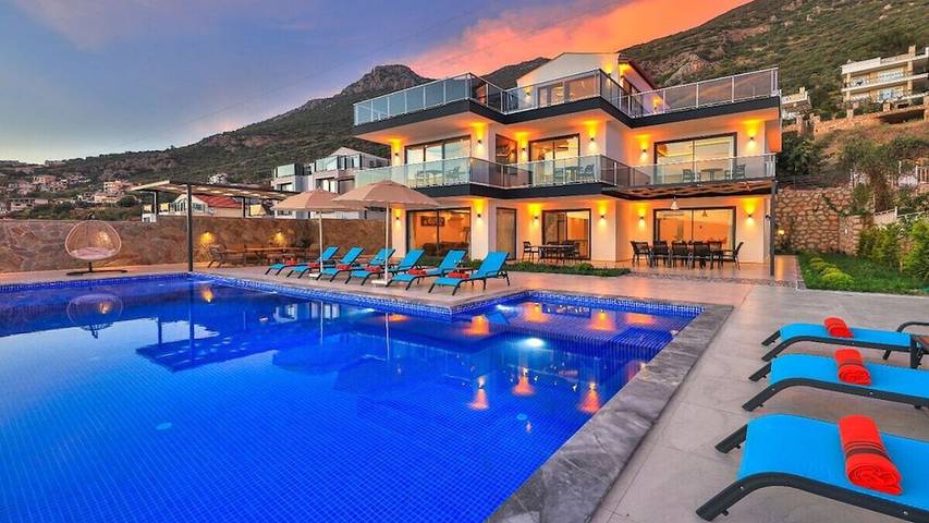 Holiday apartment for 10 people, with terrace in Kalkan