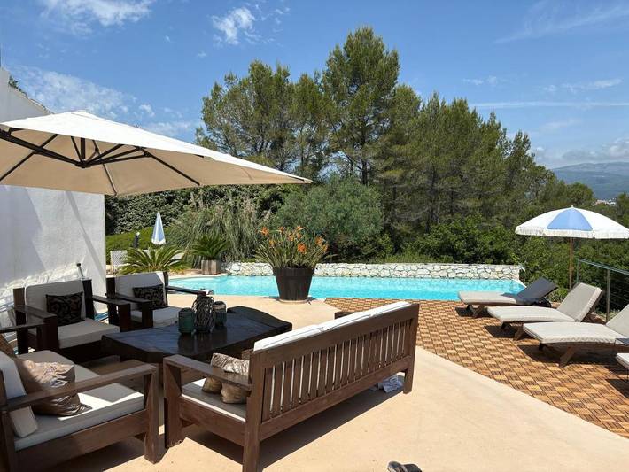 Maison d’hôte pour 2 personnes, avec piscine et jardin ainsi que vue et terrasse à Tourrettes - 4