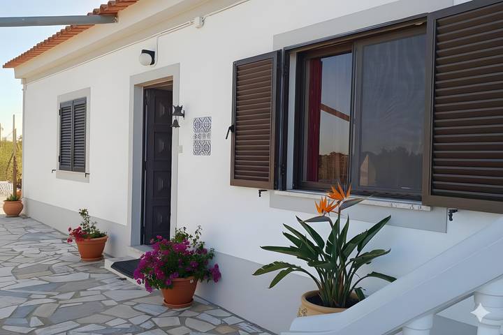 Location de vacances pour 5 personnes, avec jardin dans Alcantarilha