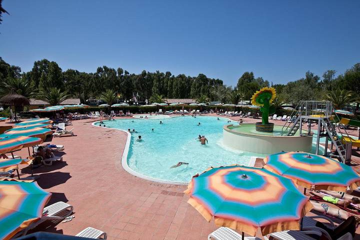 Camping für 6 Personen, mit Terrasse und Pool in Bibbona - 2