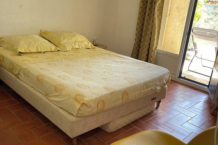 Spacious house with swimming pool 10 minutes from the sea. in Roquebrune-sur-Argens, Costa mediterránea (Francia)