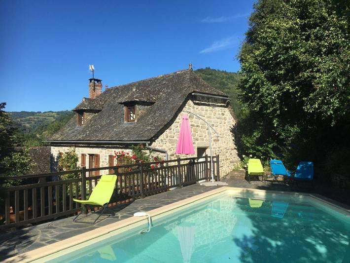 Location de vacances pour 6 personnes, avec vue et vue sur le lac ainsi que jardin et piscine à Saint-Hippolyte (Aveyron) - 2