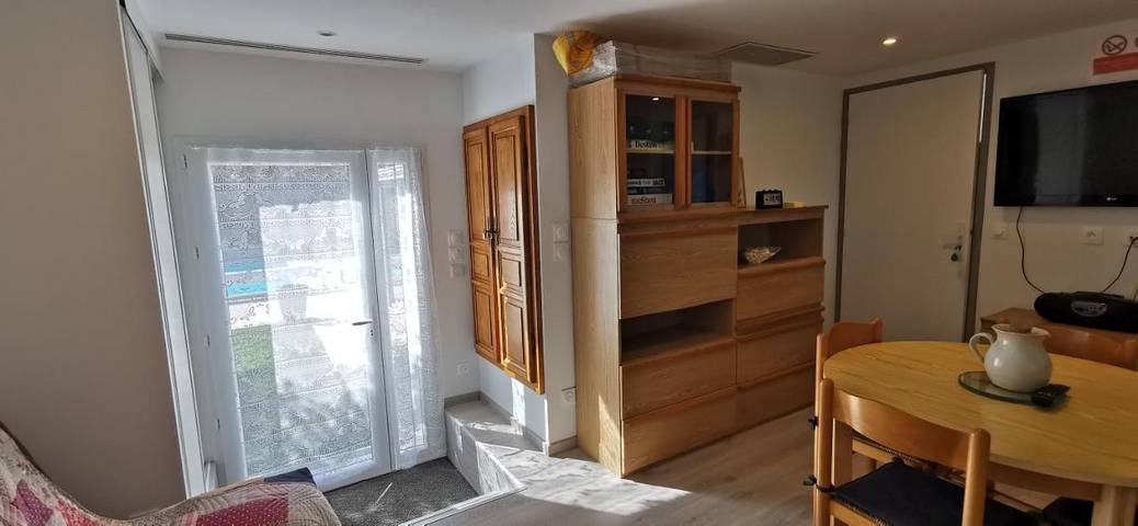 Gîte pour 4 personnes, avec vue ainsi que jardin et piscine à Servian - 2