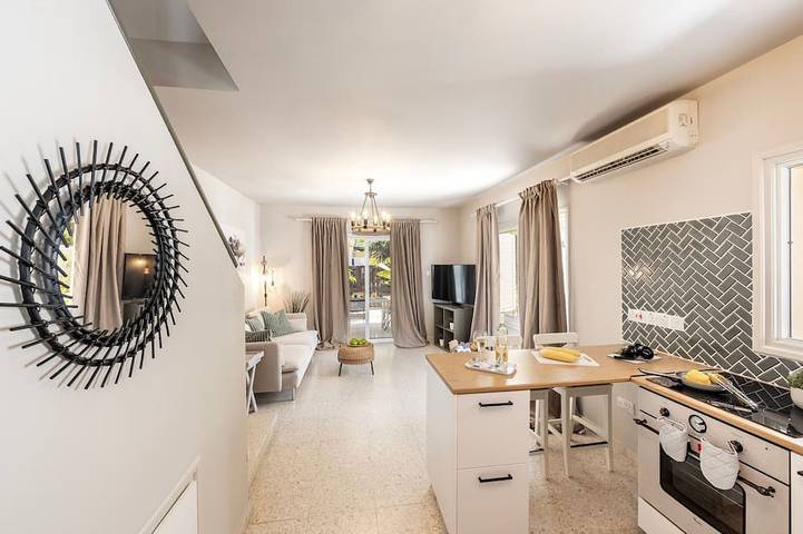 Villa for 5 people, with balcony and garden in Larnaca District