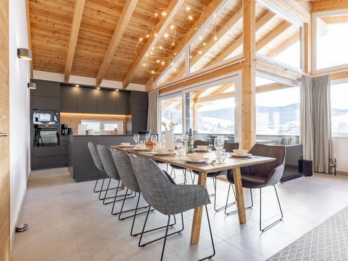 Ferienhaus für 8 Personen, mit Balkon/Terrasse und Terrasse sowie Garten und Sauna