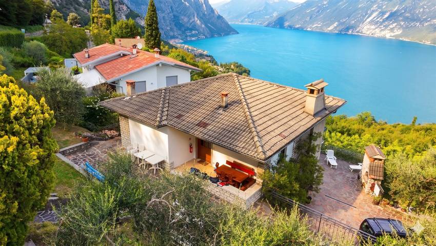 Villa für 5 Personen, mit Balkon und Seeblick am Gardasee
