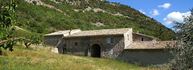 Gîte pour 4 personnes, avec terrasse et jardin à Bénivay-Ollon