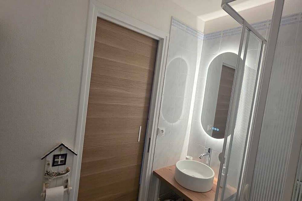 Ganze Wohnung, Adorable Studio with its private courtyard in the middle of the Vauban ramparts in Saint-Martin-de-Ré, Ile de Re