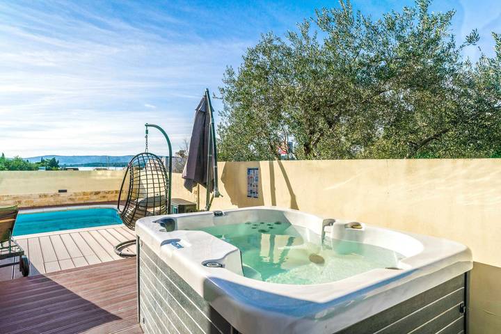 Ferienhaus für 10 Personen, mit Balkon und Whirlpool sowie Terrasse und Garten in Sveti Filip i Jakov - 3