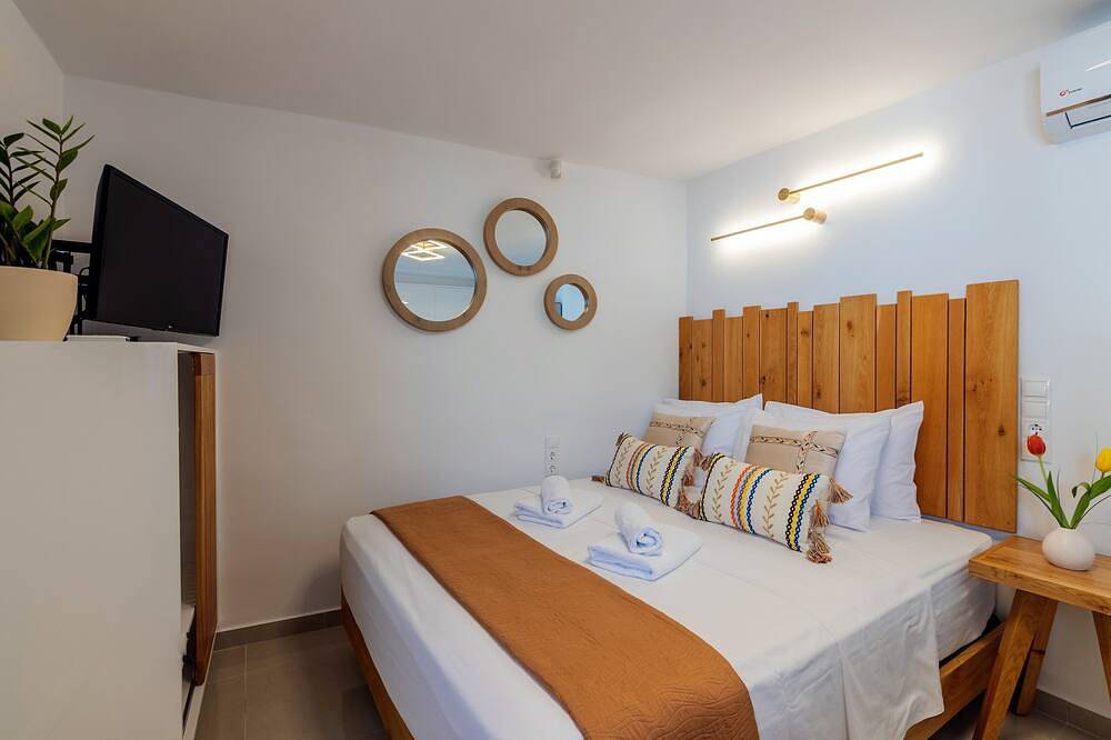 Ganze Wohnung, Konstantinos luxury suite, with hot tub, 2 min from the beach! in Koutsouras, Lasithi