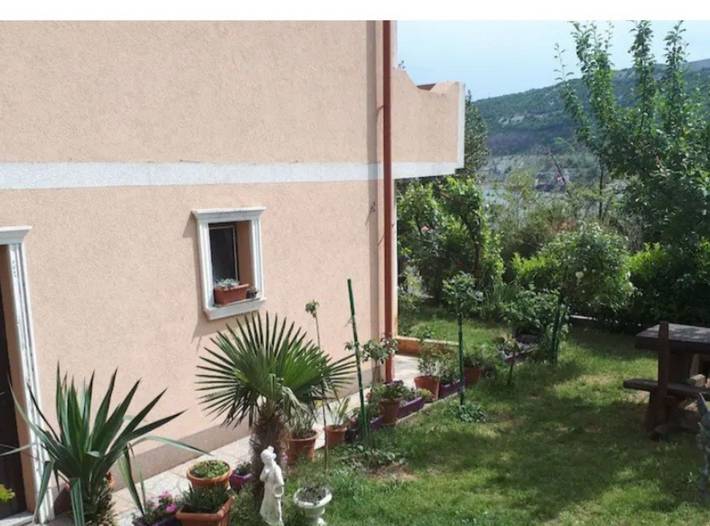 Ferienwohnung für 4 Personen, mit Garten und Meerblick