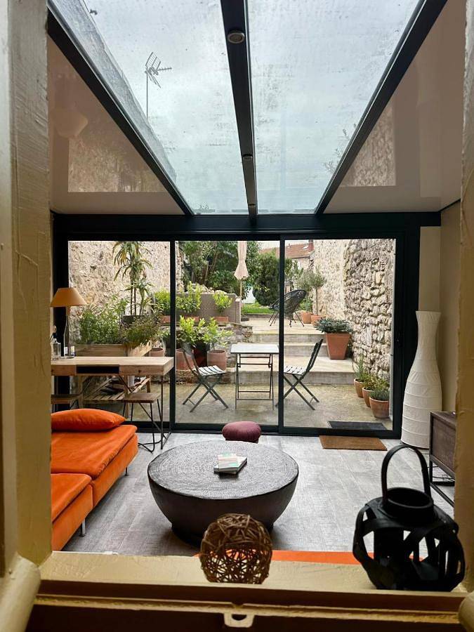 Location de vacances pour 2 personnes, avec terrasse ainsi que vue et jardin à Crépy-en-Valois