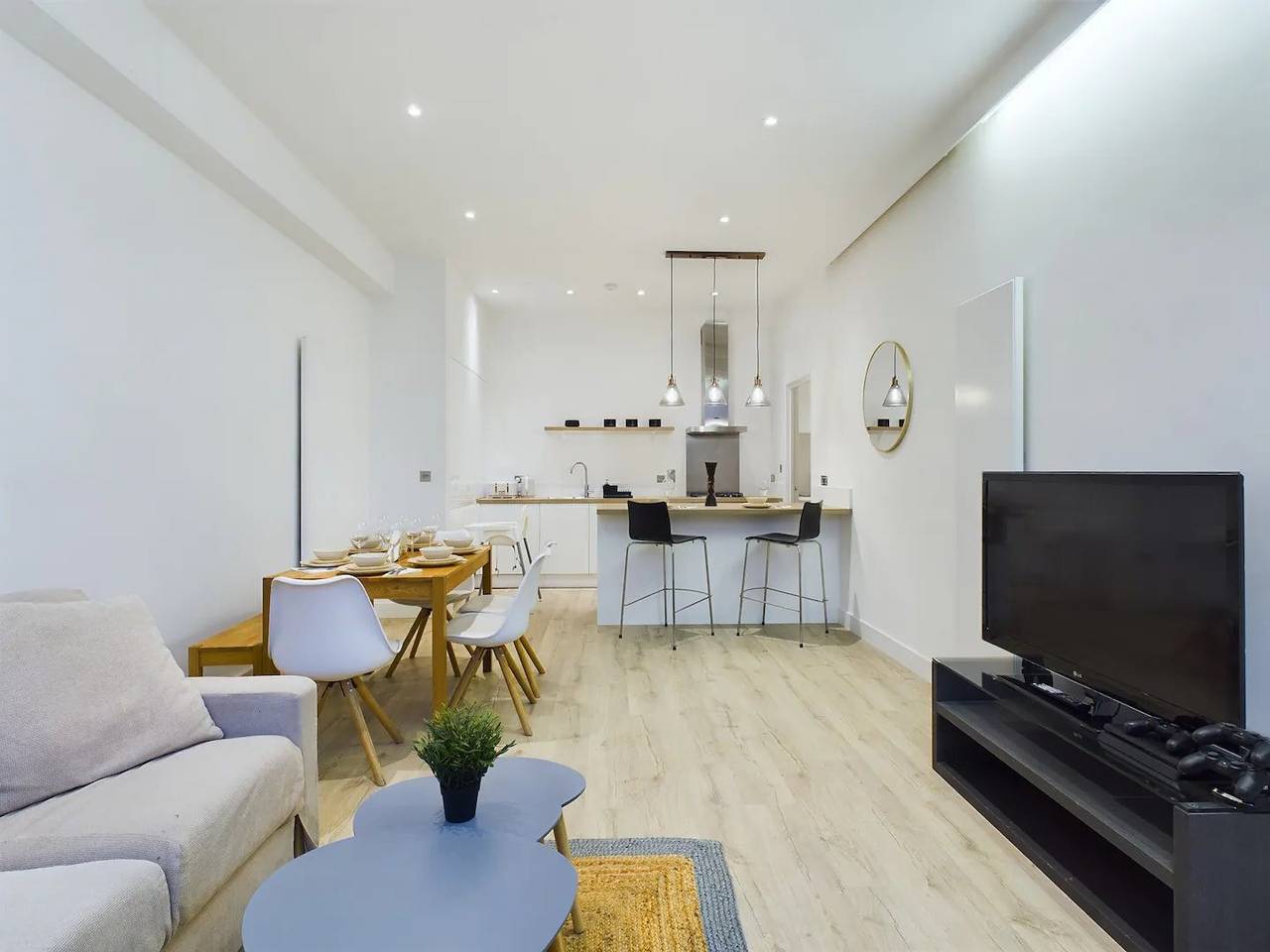 Entire apartment, Modern 4Bed 3Bath Balcony Apartment in Shoreditch - Pass the Keys in Bethnal Green, London