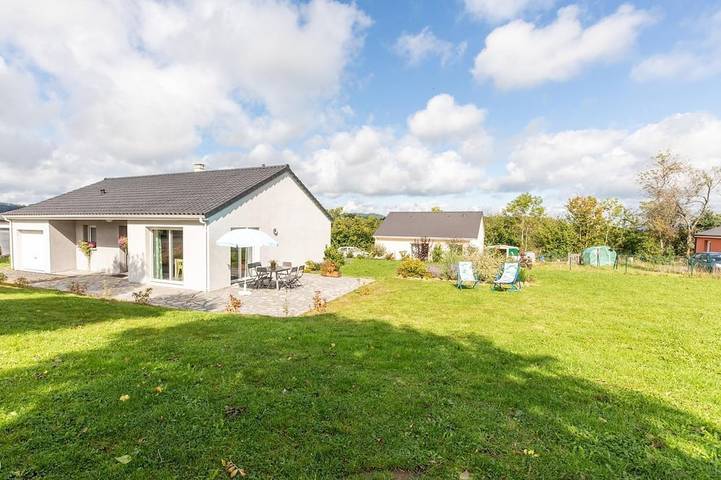 Location de vacances pour 6 personnes, avec Balcon et Jardin à Saint-Pierre-Roche