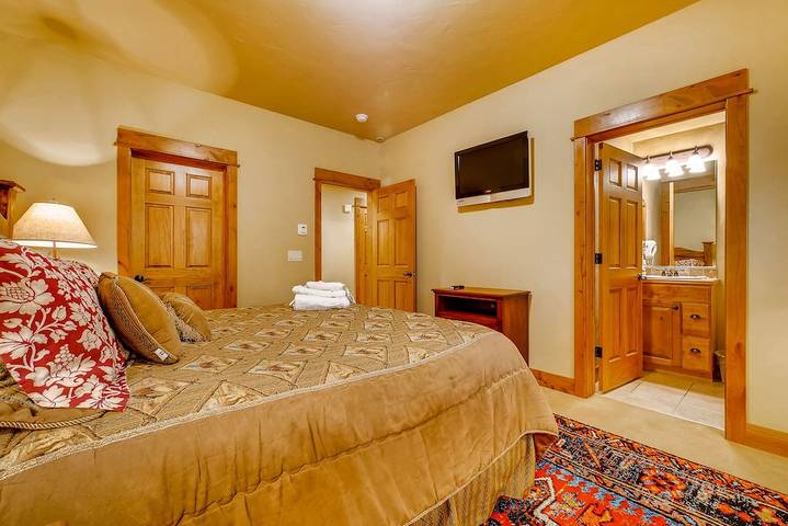 Vacation rental for 10 people, with terrace and pool as well as hot tub in Steamboat Springs