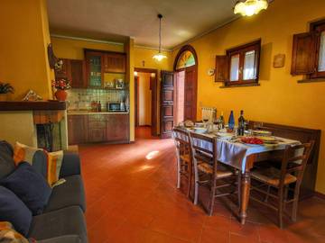 Holiday Rental for 6 People in Cortona, Arezzo Province, Photo 2